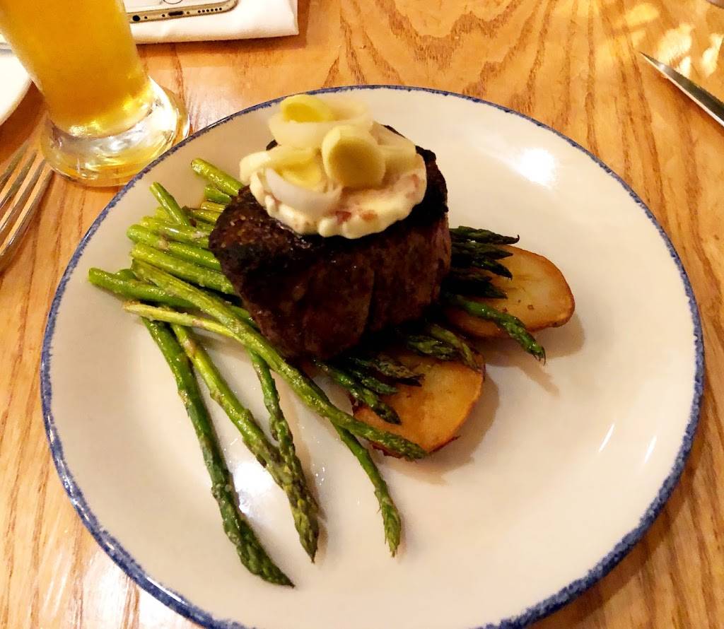 22 Square Restaurant & Bar | restaurant | 14 Barnard St, Savannah, GA 31401, USA | 9122332116 OR +1 912-233-2116