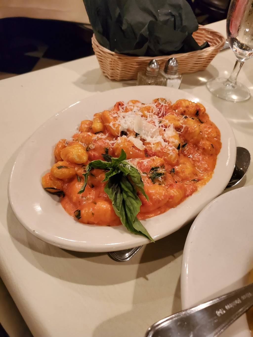 Iannuccilli restaurant | restaurant | 1791 Cranston St, Cranston, RI 02920, USA | 4018656820 OR +1 401-865-6820