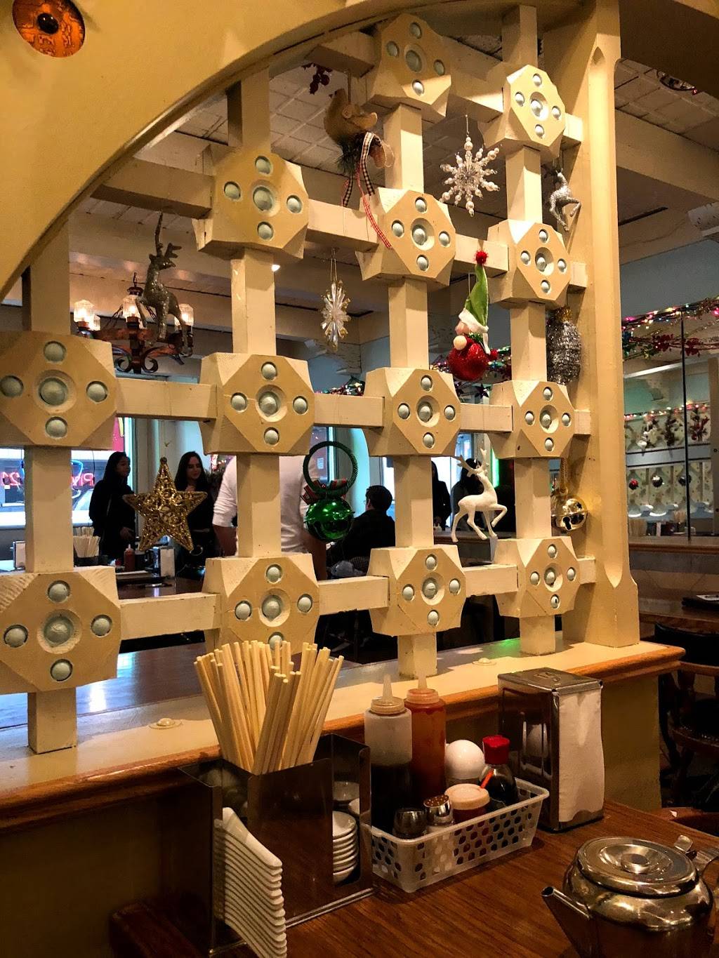 Pho Asia 21 | restaurant | 1208 King St W, Toronto, ON M6K 1G2, Canada | 6474360680 OR +1 647-436-0680