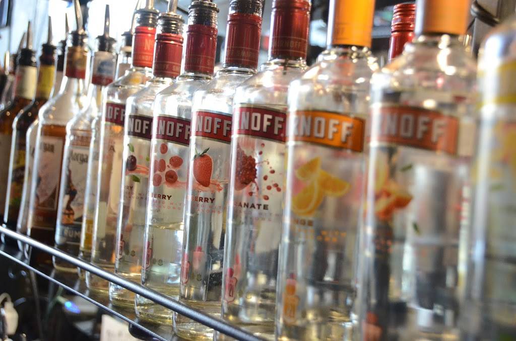 Quintons Bar & Deli | restaurant | 215 E Washington St, Iowa City, IA 52240, USA | 3193547074 OR +1 319-354-7074