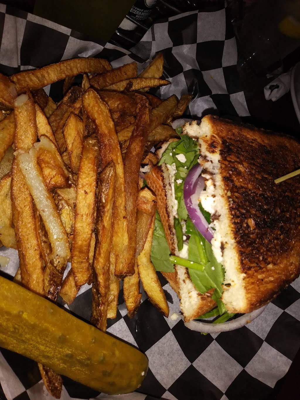 Gavins Grill | restaurant | 110 S Broadway St, New Philadelphia, OH 44663, USA | 3303432490 OR +1 330-343-2490