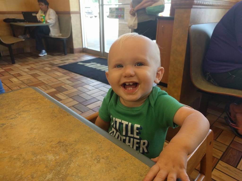 Subway | restaurant | 135 E Bethalto Dr, Bethalto, IL 62010, USA | 6183772450 OR +1 618-377-2450