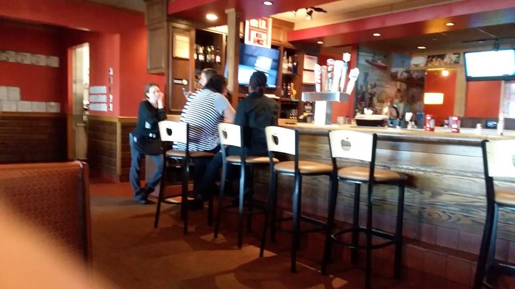 Applebees Grill + Bar | restaurant | 2700 Lake Rd, Dyersburg, TN 38024, USA | 7312871607 OR +1 731-287-1607