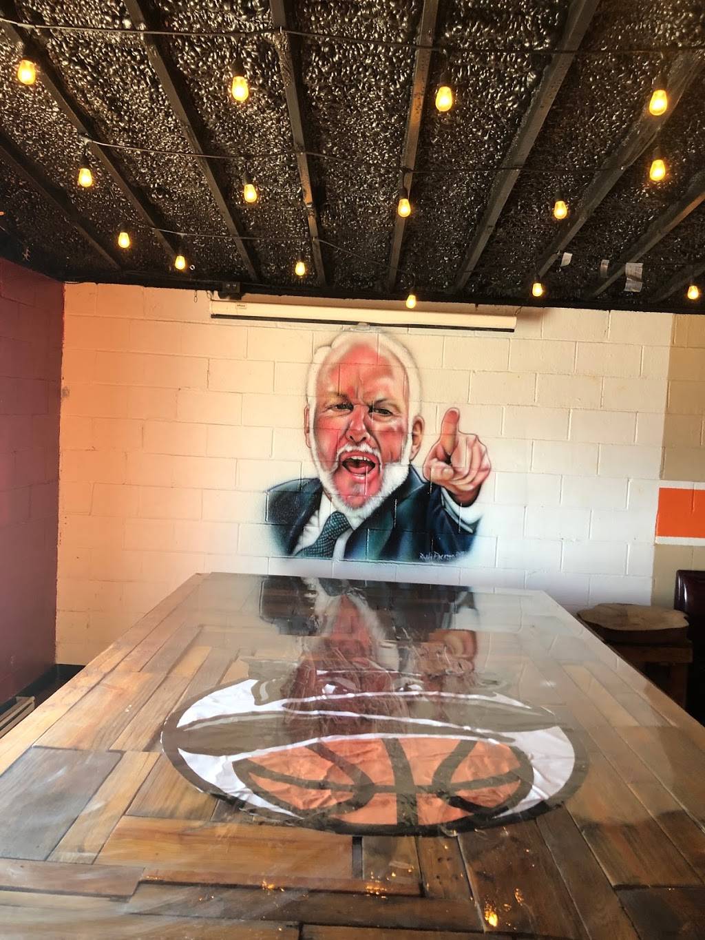 BallHoggs BBQ | restaurant | 2941 E Houston St, San Antonio, TX 78202, USA | 2105494203 OR +1 210-549-4203