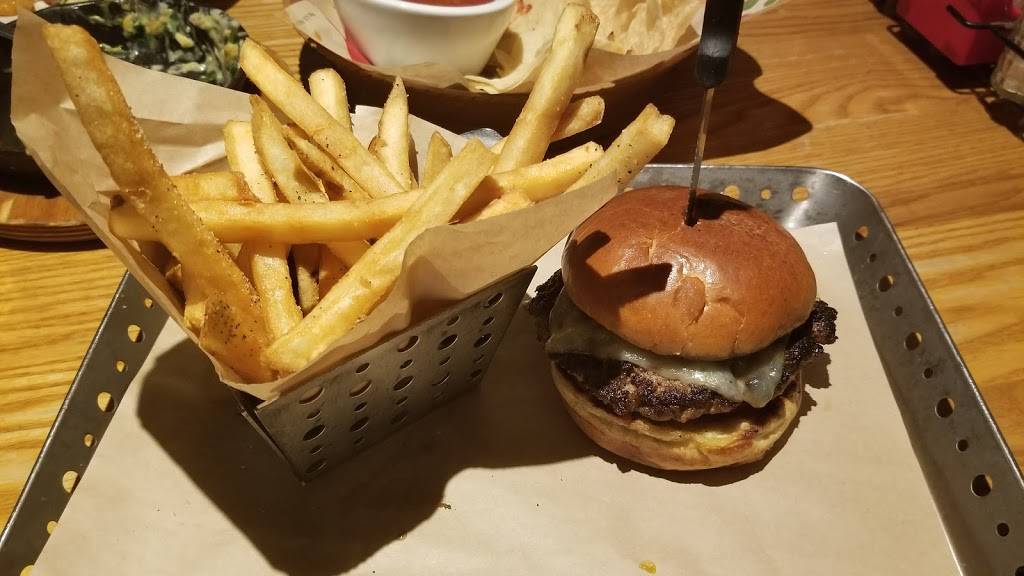 Chilis Grill & Bar | restaurant | 2431 Tarpon Bay Blvd, Naples, FL 34119, USA | 2395942006 OR +1 239-594-2006