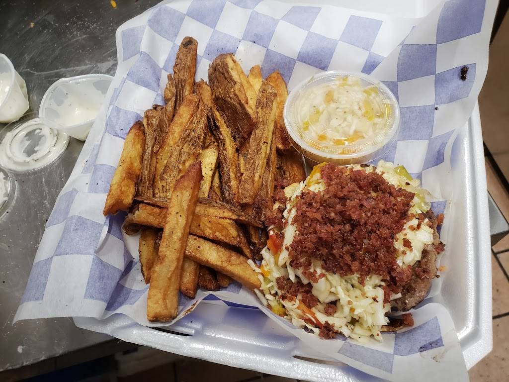 DTrains Corner Bar & Grill | restaurant | 300 Locust St NE, Blairstown, IA 52209, USA | 3194546232 OR +1 319-454-6232