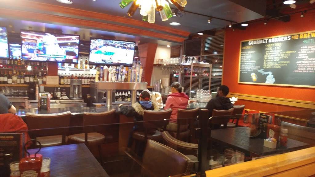 Red Robin Gourmet Burgers and Brews | restaurant | 4141 Miller Rd, Flint, MI 48507, USA | 8107338505 OR +1 810-733-8505