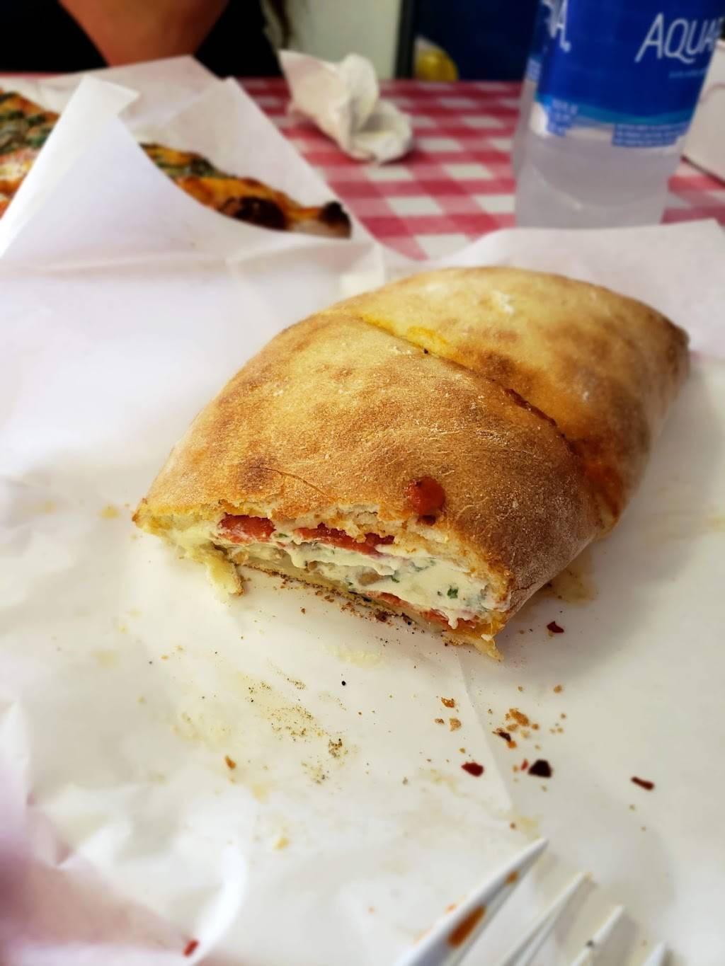 Bostons Pizza | restaurant | 25 Kaneohe Bay Dr, Kailua, HI 96734, USA | 8082548055 OR +1 808-254-8055