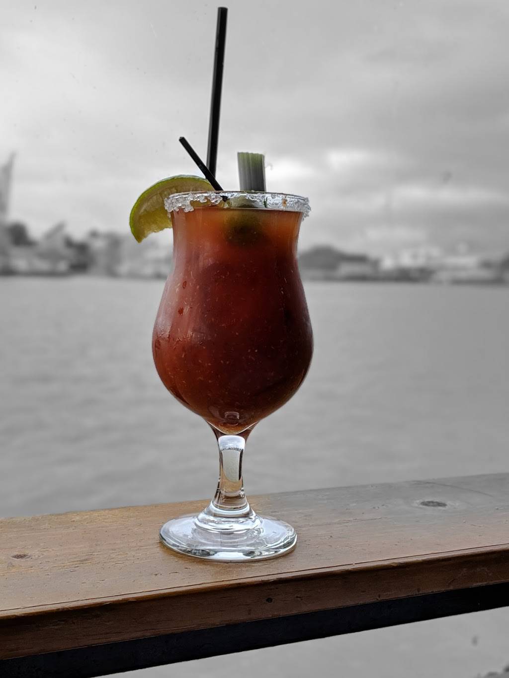 Viks Wheelhouse Bar & Grill | restaurant | 295 Mare Island Way, Vallejo, CA 94590, USA | 7076481966 OR +1 707-648-1966