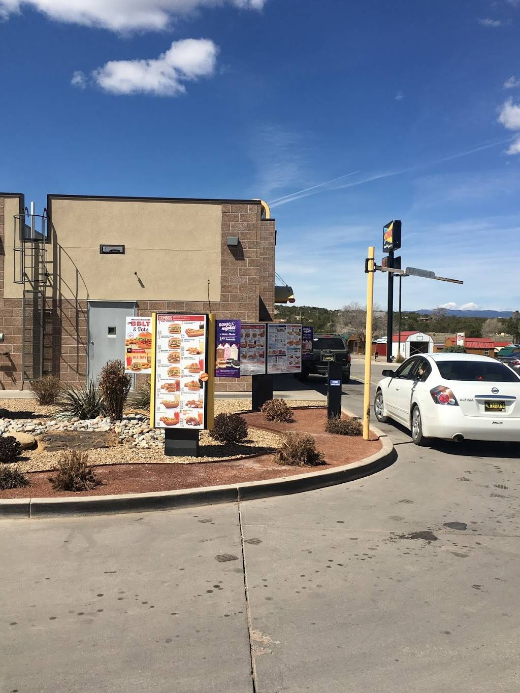 Sonic Drive-In | restaurant | 7 Edgewood Rd #7, Edgewood, NM 87015, USA | 5052813136 OR +1 505-281-3136