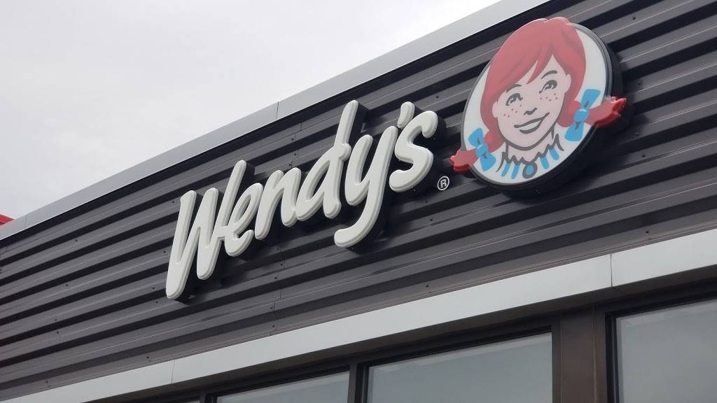 Wendys | restaurant | 14465 Blackhawk Blvd, South Beloit, IL 61080, USA | 8156244128 OR +1 815-624-4128
