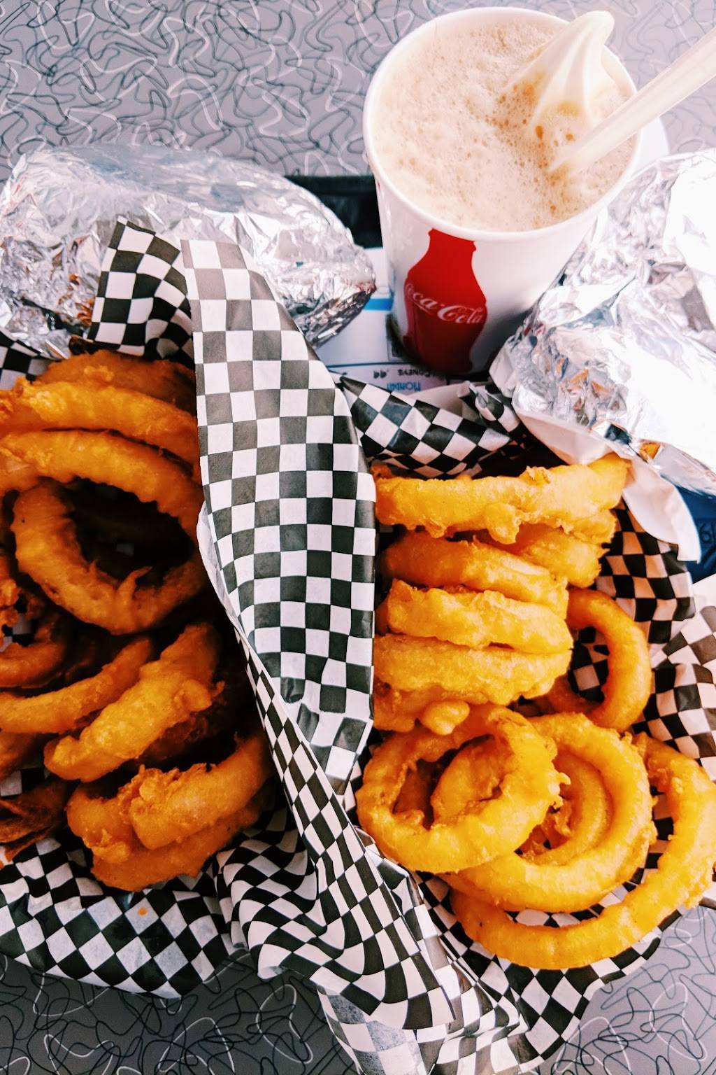 Edwards Drive-In Restaurant | restaurant | 2126 S Sherman Dr, Indianapolis, IN 46203, USA | 3177861638 OR +1 317-786-1638