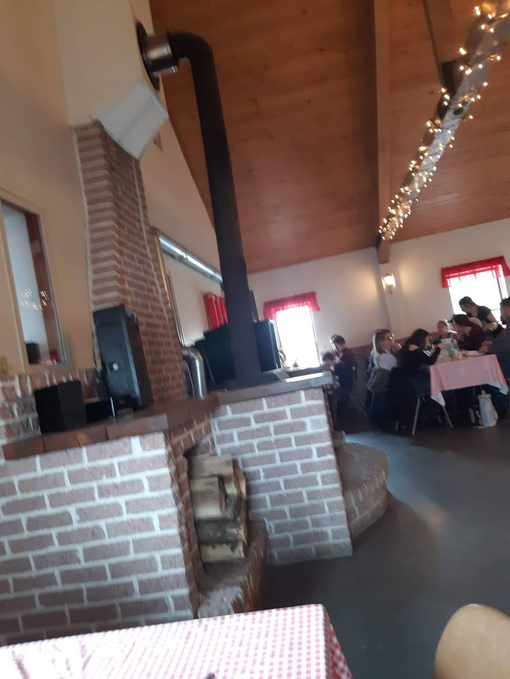 Cabane Aux 3 Erables | restaurant | 139 10e Rang, Lefebvre, QC J0H 2C0, Canada | 8193942051 OR +1 819-394-2051