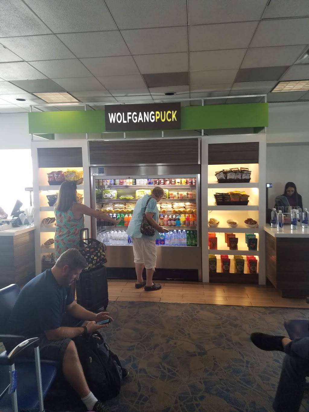 Wolfgang Puck Express | restaurant | 5501 Josh Birmingham Pkwy, Charlotte, NC 28208, USA | 7043594013 OR +1 704-359-4013