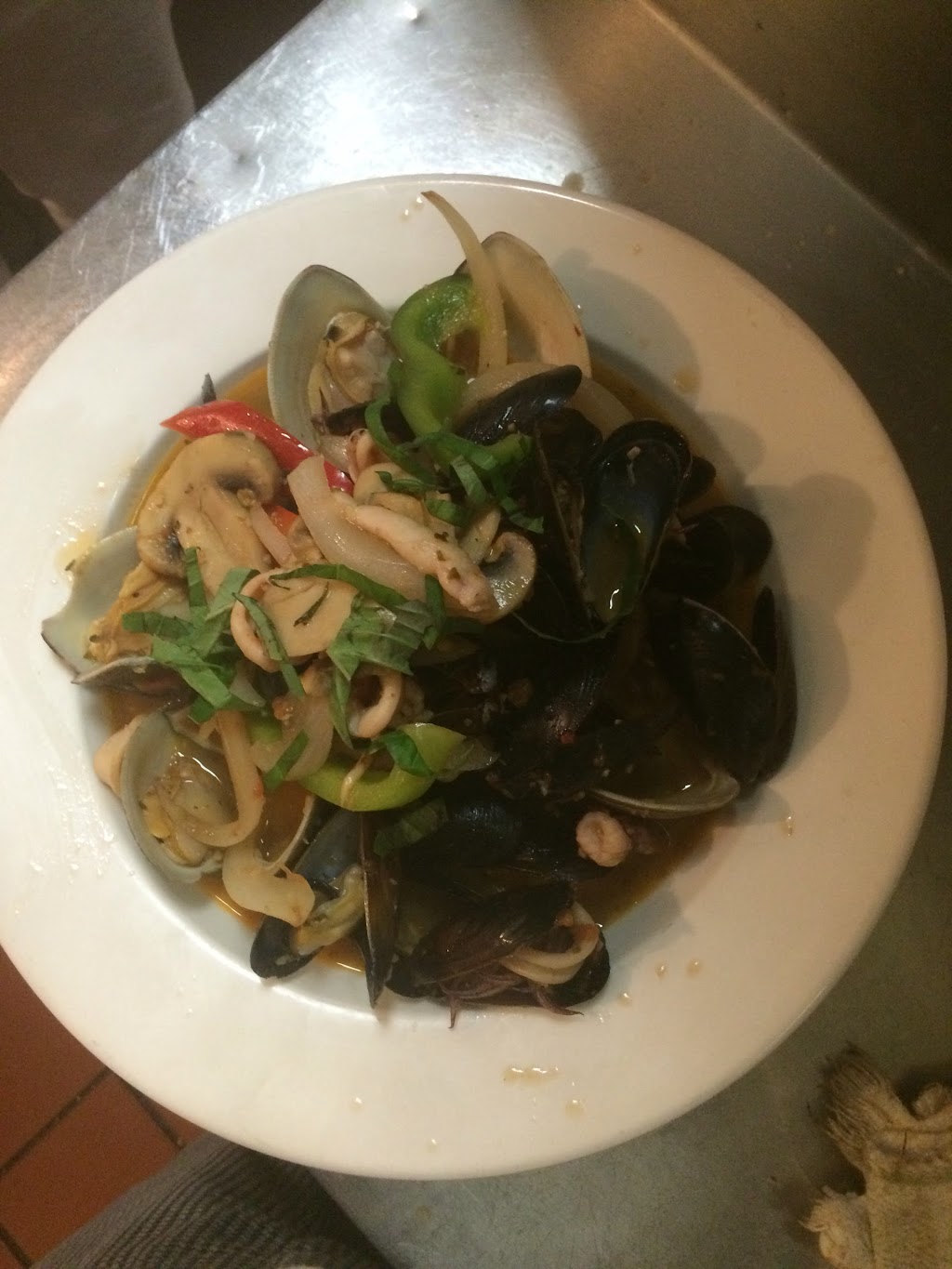 Dinos Cafe | restaurant | 141 Salem St, Boston, MA 02113, USA | 6172271991 OR +1 617-227-1991