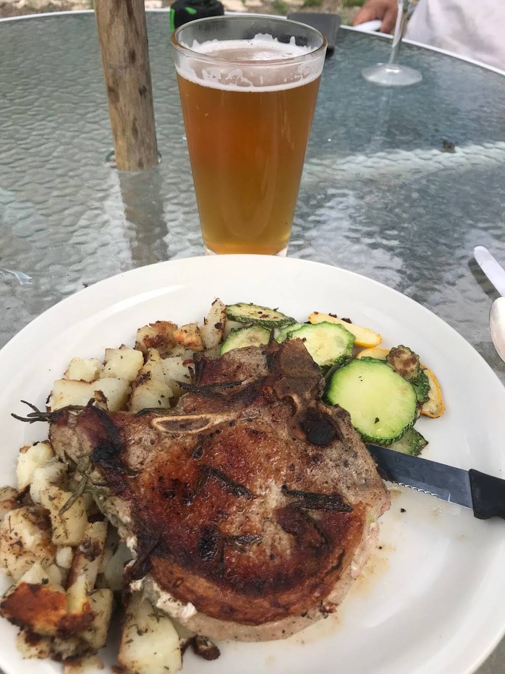 Whistle Stop Bar & Grill | restaurant | 66674 E, US-26, Welches, OR 97067, USA | 5036223440 OR +1 503-622-3440