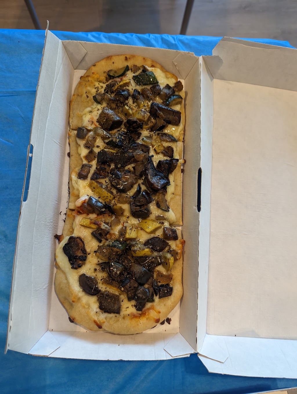 The Circuit Amenity Center | restaurant | 851 Duportail Rd, Chesterbrook, PA 19087, USA | 6106401400 OR +1 610-640-1400