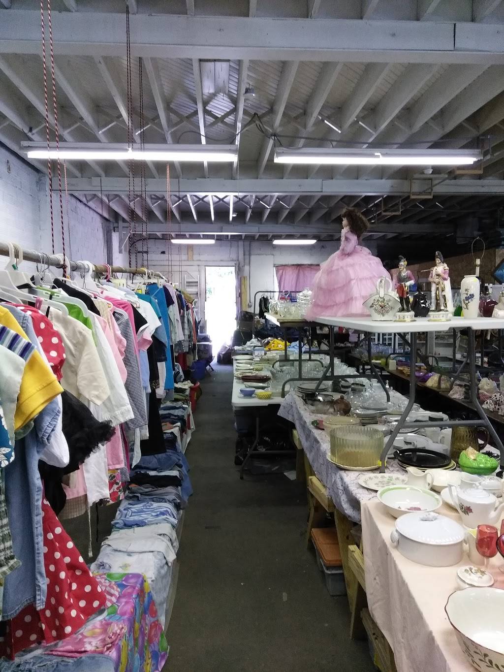 Mountain Roots Marketplace | bakery | 148 W 2nd St, Weston, WV 26452, USA | 3042698619 OR +1 304-269-8619