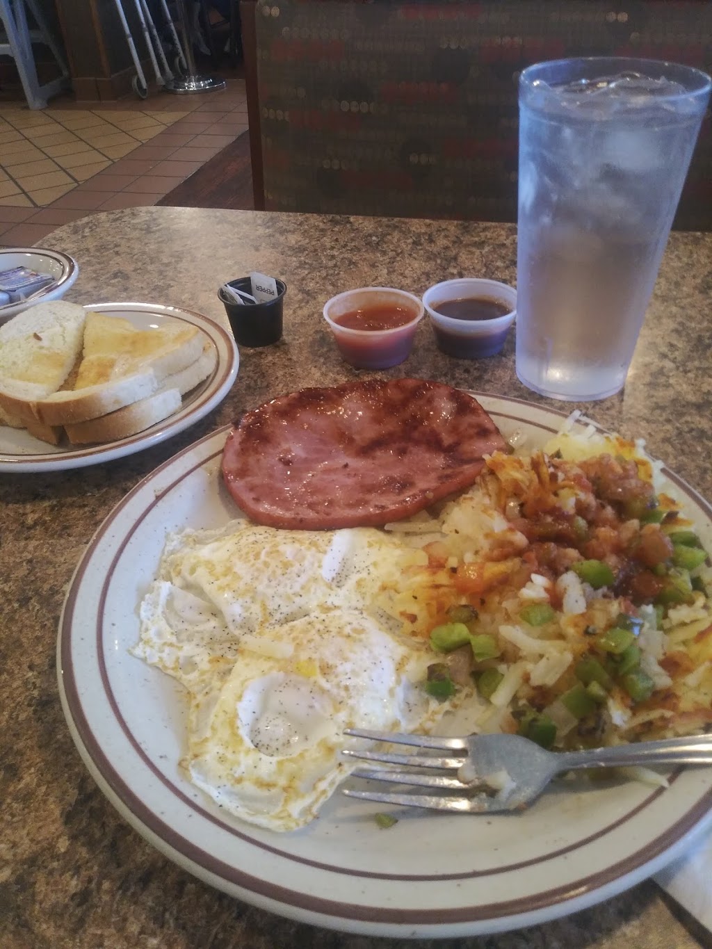 SF 12th Fryn Pan Family Restaurant | restaurant | 1720 W 12th St, Sioux Falls, SD 57104, USA | 6053367159 OR +1 605-336-7159