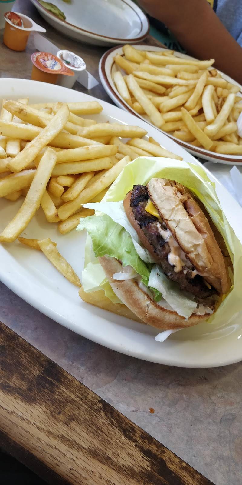 Toms Famous Burgers 12 | restaurant | 282 E Mission Blvd, Pomona, CA 91766, USA | 9096221107 OR +1 909-622-1107