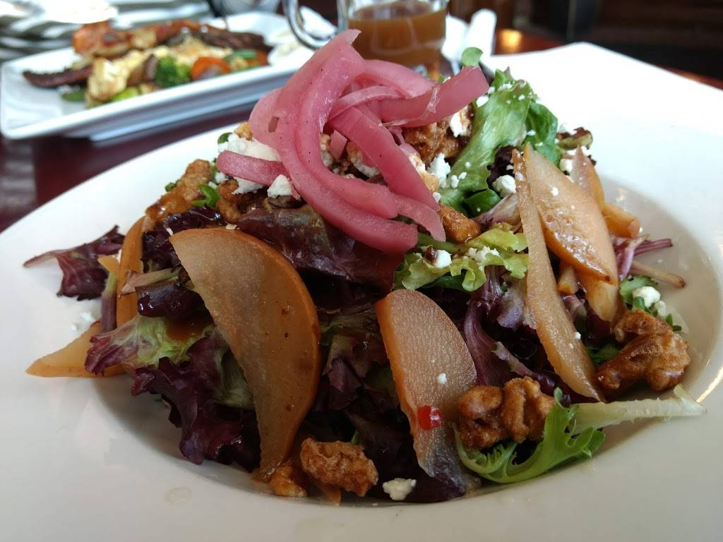 Whale & Ale British Pub | restaurant | 1120 Victoria St N, Kitchener, ON N2B 3T2, Canada | 5195703033 OR +1 519-570-3033