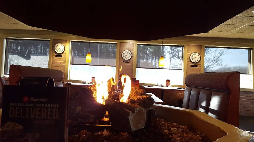 Pizza Hut | restaurant | 2614 Annapolis Rd, Severn, MD 21144, USA | 4105512334 OR +1 410-551-2334