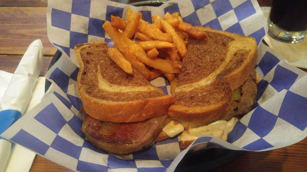 The Getaway Grille & Cubbie Bar | restaurant | 9489 Red Arrow Hwy, Bridgman, MI 49106, USA | 2694655932 OR +1 269-465-5932