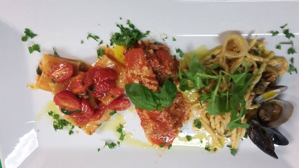 Villa Paradiso | restaurant | 145 Greaves Ln, Staten Island, NY 10308, USA | 7182272405 OR +1 718-227-2405