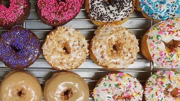 Gladys Donuts | bakery | 17230 Downey Ave, Bellflower, CA 90706, USA | 5626020900 OR +1 562-602-0900