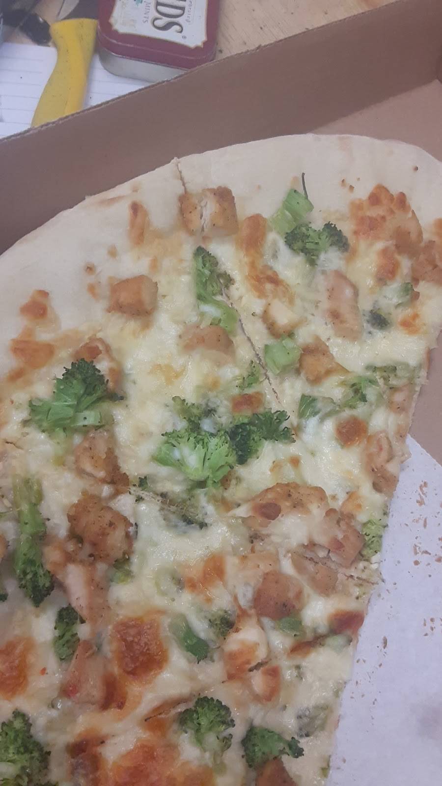 Gepettos Pizzeria and Catering | restaurant | 20 White St, Cohoes, NY 12047, USA | 5182443624 OR +1 518-244-3624