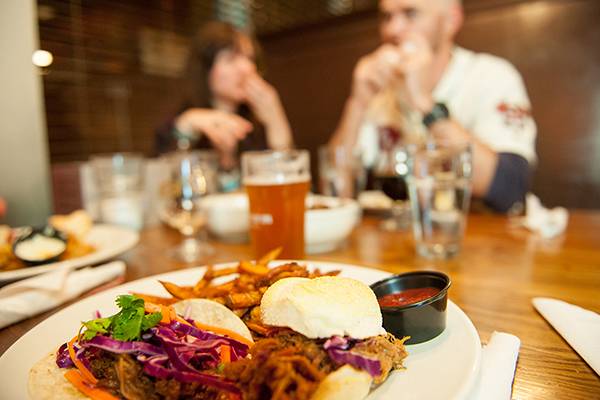 Trappeze Pub | restaurant | 269 N Hull St, Athens, GA 30601, USA | 7065438997 OR +1 706-543-8997