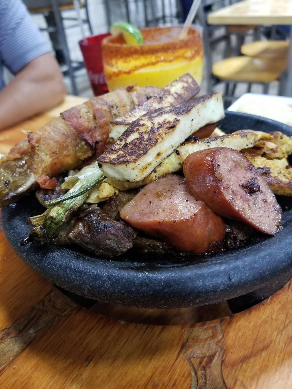 El Viejon Seafood & Bar | restaurant | 1560 S 1st St, Garland, TX 75040, USA | 4695373841 OR +1 469-537-3841