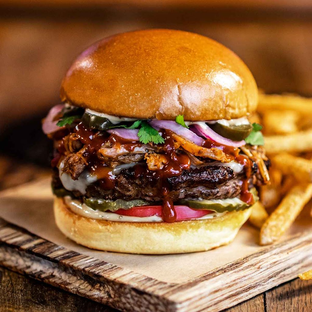 Twin Peaks | restaurant | 6401 N Andrews Ave, Fort Lauderdale, FL 33309, USA | 8888888888 OR +1 888-888-8888