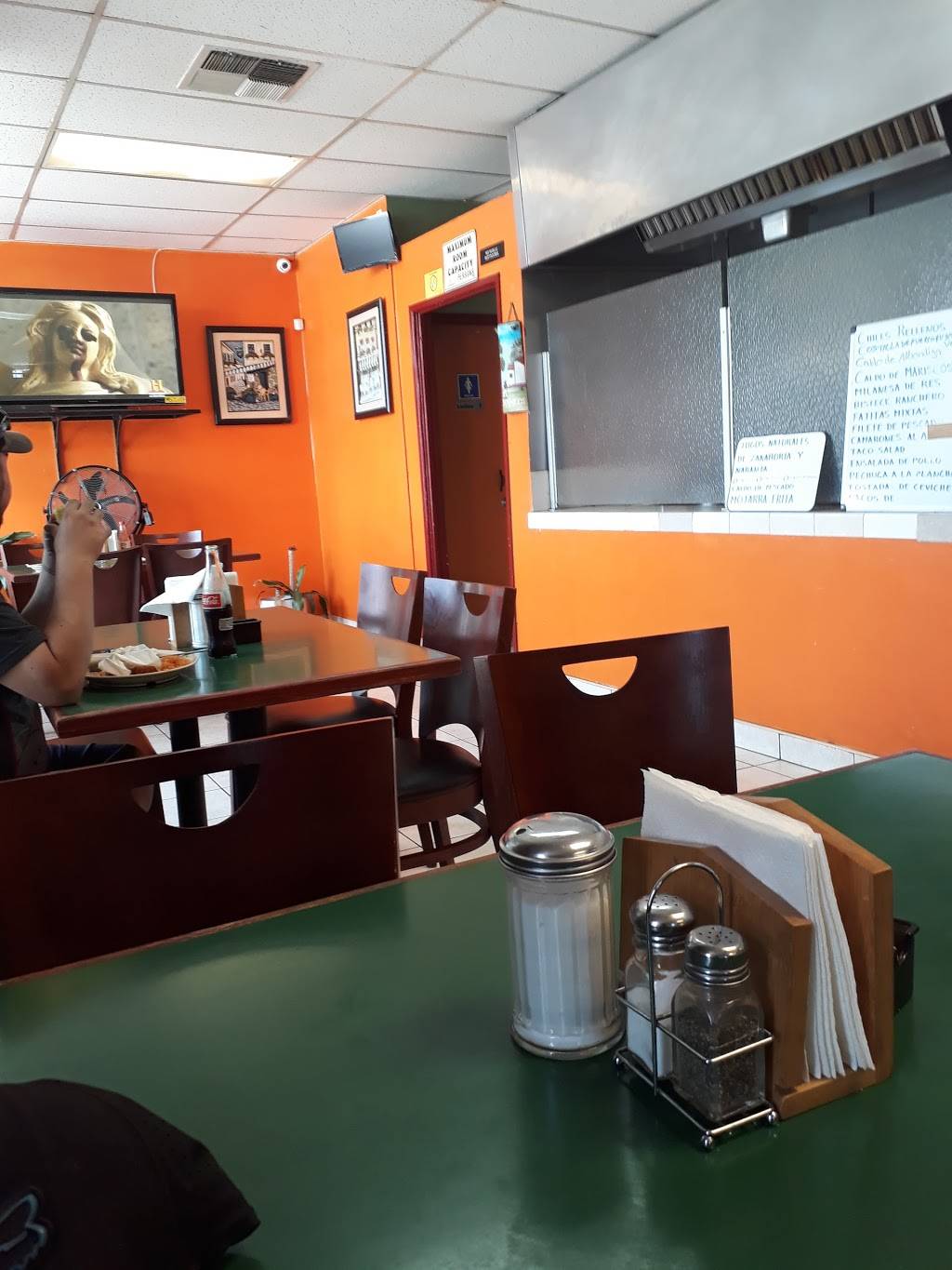 La Rubia Restaurant Santa Fe | restaurant | 14060 Gannet St, Santa Fe Springs, CA 90670, USA | 5624042636 OR +1 562-404-2636