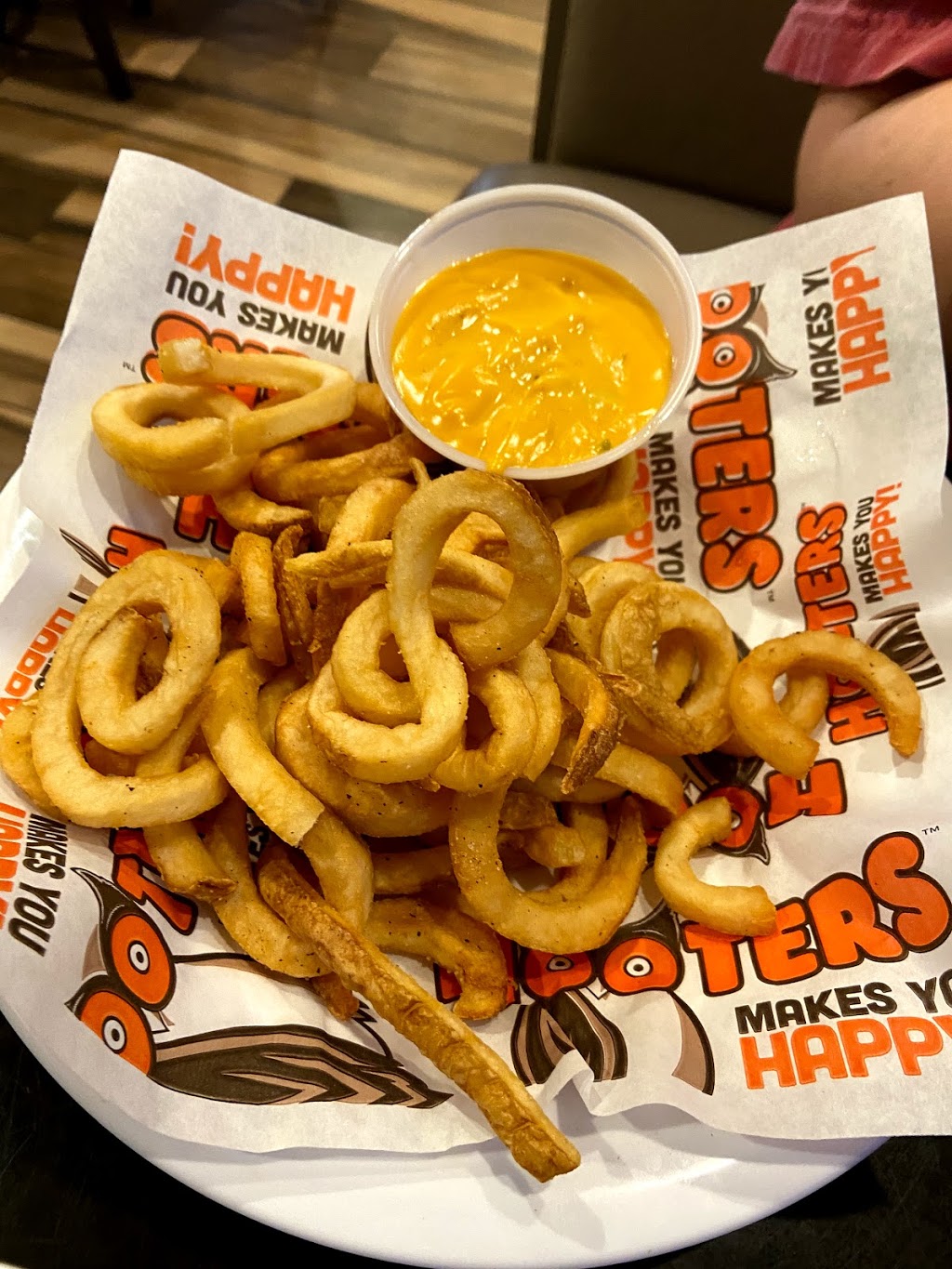 Hooters | restaurant | 3869 Airport Blvd, Mobile, AL 36608, USA | 2513459544 OR +1 251-345-9544