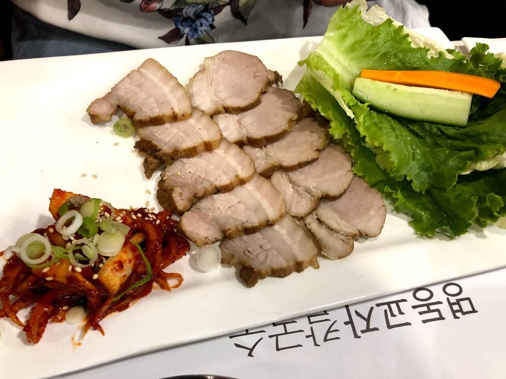 Myeongdong Gyoza Kalguksu | restaurant | 7117 Bathurst St Unit 106, Thornhill, ON L4J 2J6, Canada | 9055973911 OR +1 905-597-3911