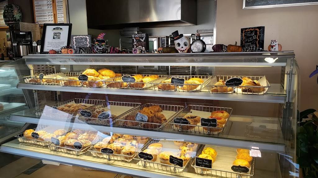 Dolys Delectables | bakery | 245 E Broadway, Long Beach, CA 90802, USA | 5624359400 OR +1 562-435-9400