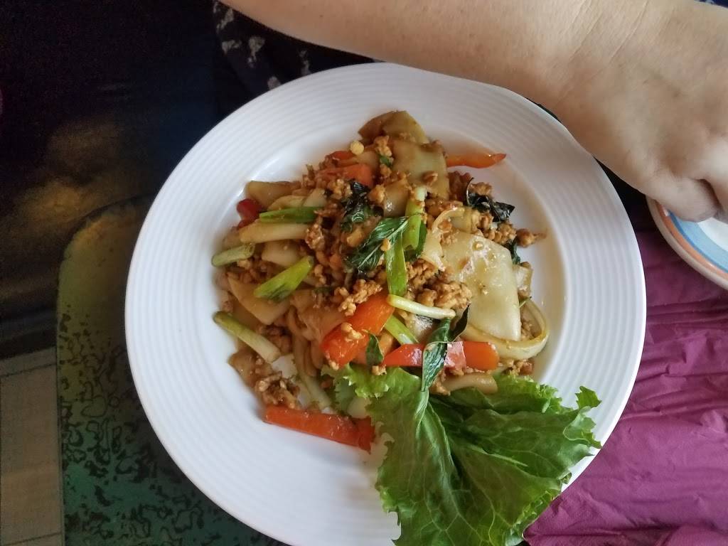 Tom Yum Thai | restaurant | 226 Maple Ave W #2, Vienna, VA 22180, USA | 7032552467 OR +1 703-255-2467