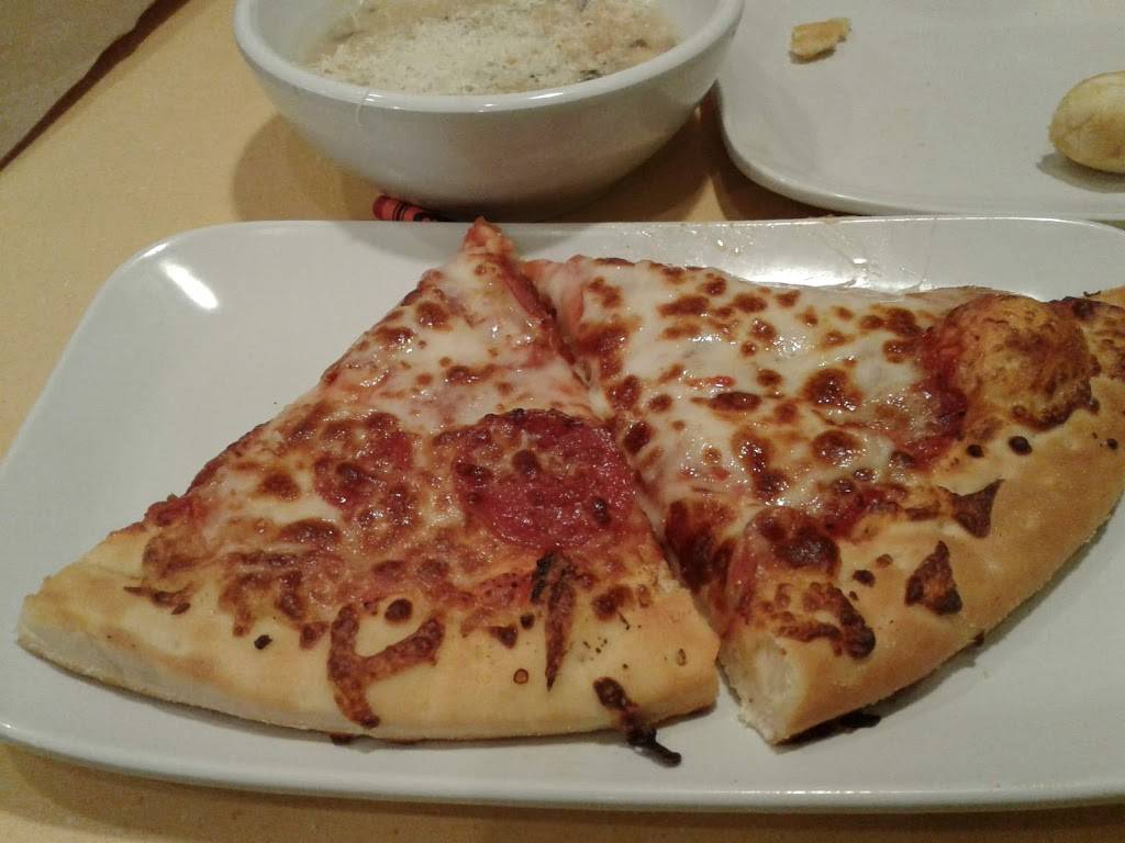 Fazolis | restaurant | 180 Newtowne Square, Daniel Boone National Forest, Morehead, KY 40351, USA | 6067842063 OR +1 606-784-2063