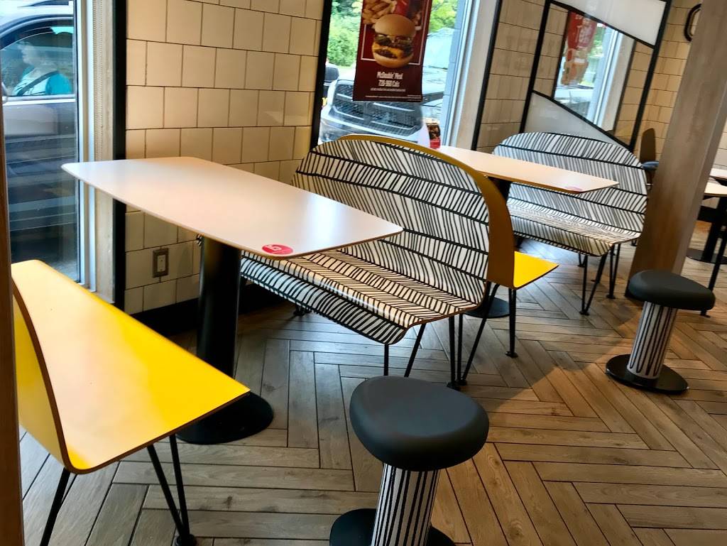 McDonalds | cafe | 24018 Woodbine Avenue R.R, 1 Yorkwood Village, Keswick, ON L4P 3E9, Canada | 9059892211 OR +1 905-989-2211