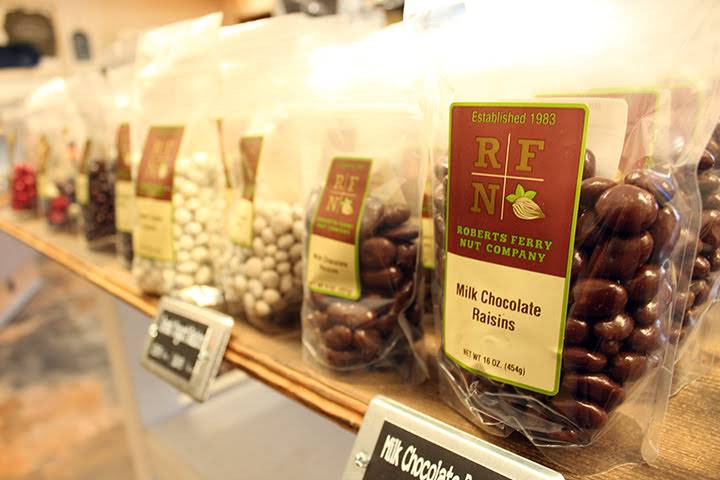 Roberts Ferry Nut Company | meal takeaway | 20493 Yosemite Blvd, Waterford, CA 95386, USA | 2098743247 OR +1 209-874-3247