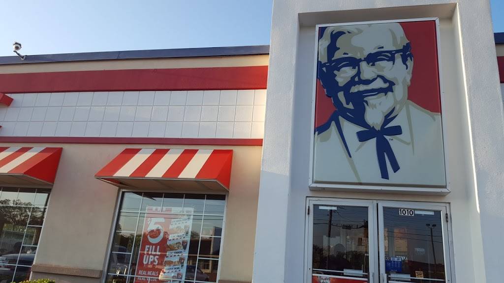 KFC | restaurant | 1010 E Rio Grande St, Victoria, TX 77901, USA | 3615736111 OR +1 361-573-6111
