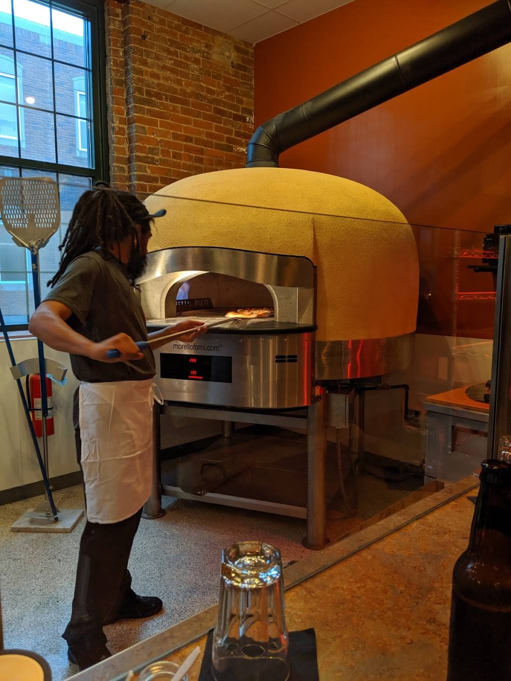 Uno Venti Pizzeria | restaurant | 120 King St, La Crosse, WI 54601, USA | 6088816609 OR +1 608-881-6609