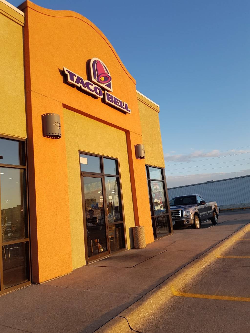 Taco Bell | meal takeaway | 320 11th St SW Plaza, Spencer, IA 51301, USA | 7122627155 OR +1 712-262-7155