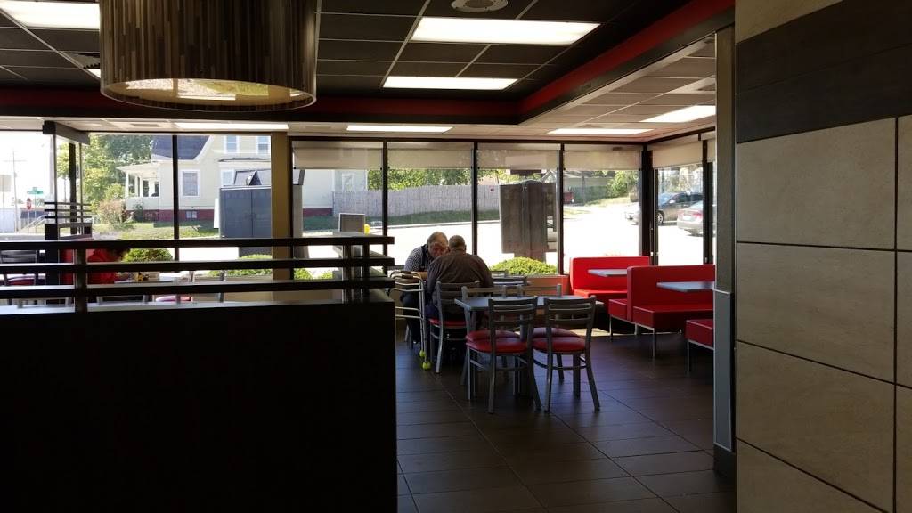 Hardees | restaurant | 3505 NE Adams St, Peoria, IL 61603, USA | 3096827003 OR +1 309-682-7003