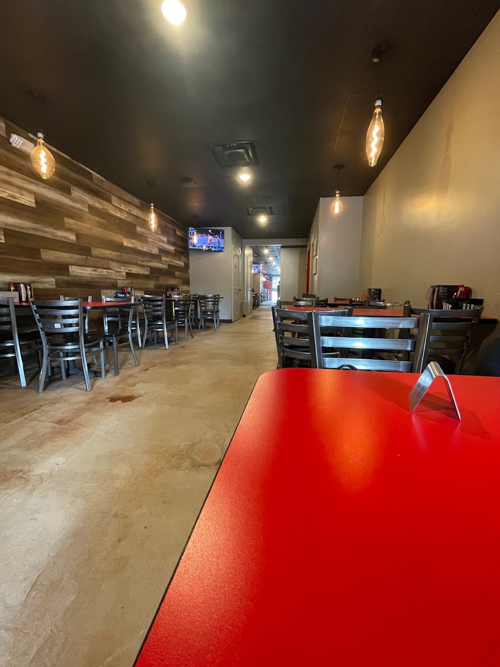 Hot Cluckers | restaurant | 1450 E Sunshine St, Springfield, MO 65804, USA | 4178825825 OR +1 417-882-5825