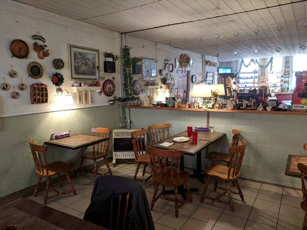 Mary Annes Breakfast and Lunch | restaurant | 1460 Island Ave, McKees Rocks, PA 15136, USA | 4123312322 OR +1 412-331-2322
