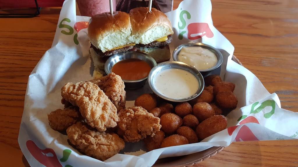 Chilis Grill & Bar | meal takeaway | 8071 Challis Rd, Brighton, MI 48116, USA | 8102298338 OR +1 810-229-8338