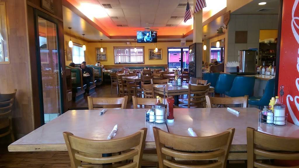 Fionas Family Restaurant | restaurant | 595 E Edwardsville Rd, Wood River, IL 62095, USA | 6182592410 OR +1 618-259-2410