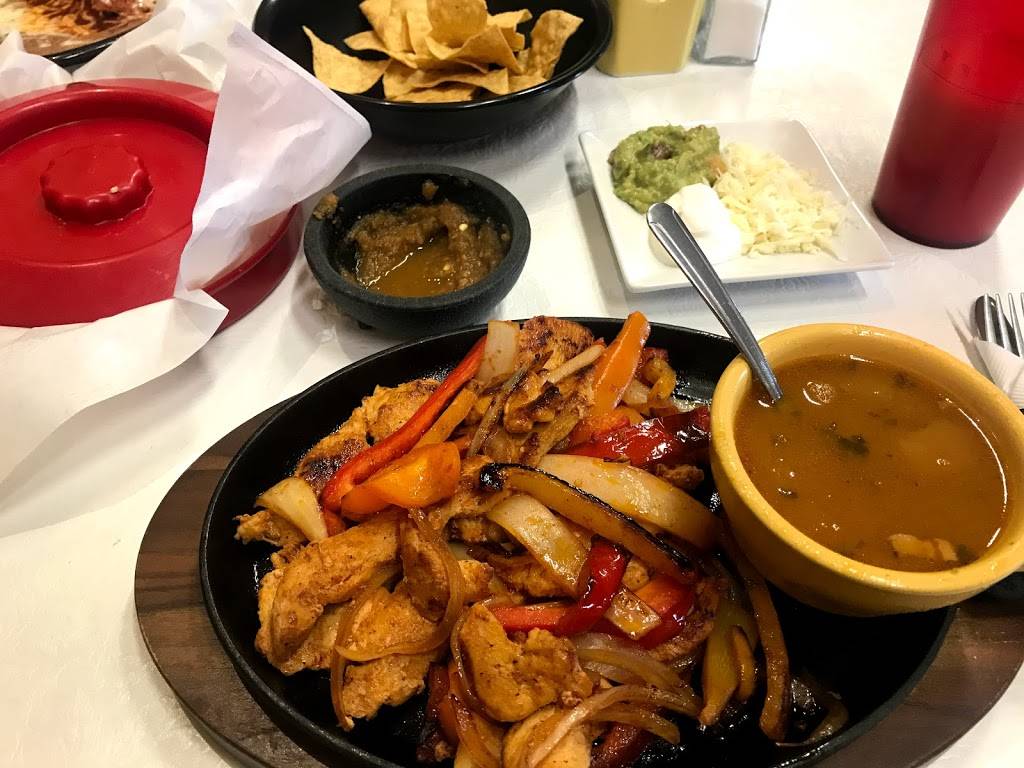 La Hacienda | restaurant | 5 Carl Cannon Ranch Rd, Moriarty, NM 87035, USA | 5052613650 OR +1 505-261-3650